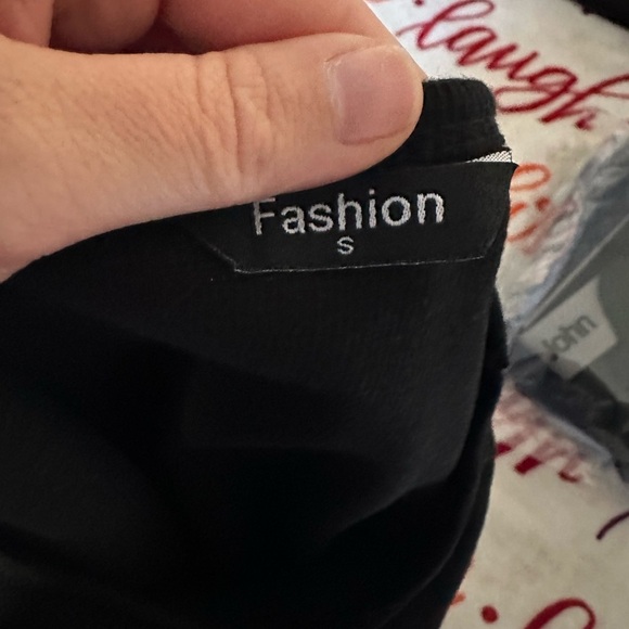 Elegant Black Dress - Picture 4 of 4